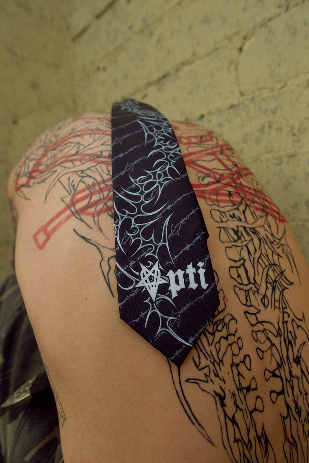 FUKKED UP TIE